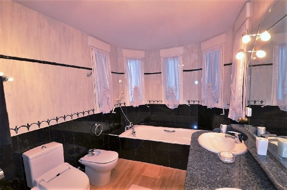 Villa in Altea zu verkaufen, Espace de vie 688 m², Zustand gepflegt, + Zentralheizung, Klimaanlage, Terrain 16250 m², 5 Chambres &agrave; coucher, 3 Badezimmer, Pool, ref.: GB-4617-MJ-14