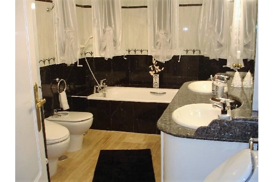 Villa in Altea zu verkaufen, Espace de vie 688 m², Zustand gepflegt, + Zentralheizung, Klimaanlage, Terrain 16250 m², 5 Chambres &agrave; coucher, 3 Badezimmer, Pool, ref.: GB-4617-MJ-16
