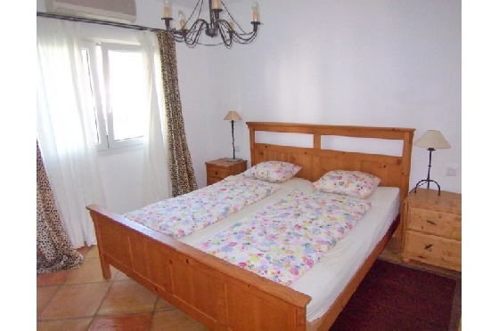Villa in Moraira(Club Moraira) zu verkaufen, Espace de vie 220 m², Baujahr 2000, + Fussbodenheizung, Klimaanlage, Terrain 800 m², 4 Chambres &agrave; coucher, 3 Badezimmer, Pool, ref.: BI-MT.H-523-21