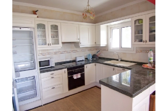 Villa in Moraira(Club Moraira) zu verkaufen, Espace de vie 220 m², Baujahr 2000, + Fussbodenheizung, Klimaanlage, Terrain 800 m², 4 Chambres &agrave; coucher, 3 Badezimmer, Pool, ref.: BI-MT.H-523-5