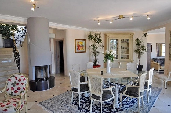 Villa in Denia-La Sella zu verkaufen, Espace de vie 425 m², Baujahr 2006, Zustand neuwertig, + Fussbodenheizung, Klimaanlage, Terrain 1300 m², 5 Chambres &agrave; coucher, 4 Badezimmer, Pool, ref.: MJ-0618-11