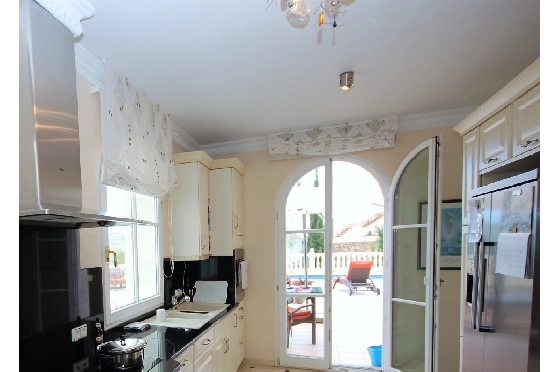 Villa in Denia-La Sella zu verkaufen, Espace de vie 425 m², Baujahr 2006, Zustand neuwertig, + Fussbodenheizung, Klimaanlage, Terrain 1300 m², 5 Chambres &agrave; coucher, 4 Badezimmer, Pool, ref.: MJ-0618-12