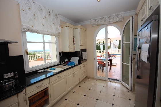 Villa in Denia-La Sella zu verkaufen, Espace de vie 425 m², Baujahr 2006, Zustand neuwertig, + Fussbodenheizung, Klimaanlage, Terrain 1300 m², 5 Chambres &agrave; coucher, 4 Badezimmer, Pool, ref.: MJ-0618-21