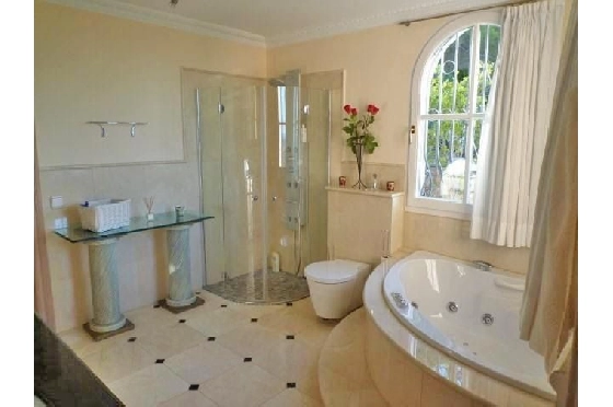 Villa in Denia-La Sella zu verkaufen, Espace de vie 425 m², Baujahr 2006, Zustand neuwertig, + Fussbodenheizung, Klimaanlage, Terrain 1300 m², 5 Chambres &agrave; coucher, 4 Badezimmer, Pool, ref.: MJ-0618-22