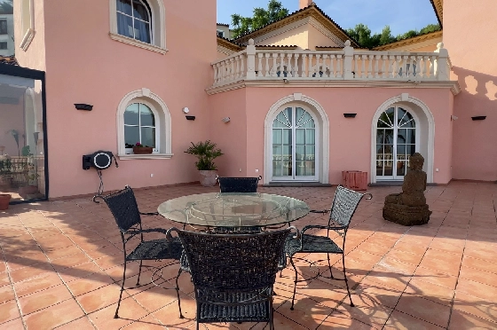 Villa in Denia-La Sella zu verkaufen, Espace de vie 425 m², Baujahr 2006, Zustand neuwertig, + Fussbodenheizung, Klimaanlage, Terrain 1300 m², 5 Chambres &agrave; coucher, 4 Badezimmer, Pool, ref.: MJ-0618-30