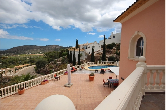 Villa in Denia-La Sella zu verkaufen, Espace de vie 425 m², Baujahr 2006, Zustand neuwertig, + Fussbodenheizung, Klimaanlage, Terrain 1300 m², 5 Chambres &agrave; coucher, 4 Badezimmer, Pool, ref.: MJ-0618-33