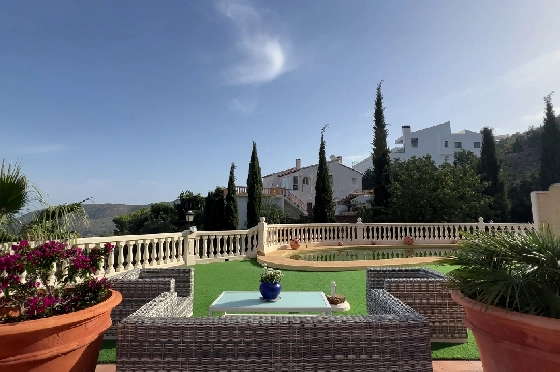 Villa in Denia-La Sella zu verkaufen, Espace de vie 425 m², Baujahr 2006, Zustand neuwertig, + Fussbodenheizung, Klimaanlage, Terrain 1300 m², 5 Chambres &agrave; coucher, 4 Badezimmer, Pool, ref.: MJ-0618-7
