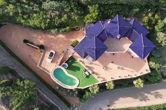 Villa in Denia-La Sella zu verkaufen, Espace de vie 425 m², Baujahr 2006, Zustand neuwertig, + Fussbodenheizung, Klimaanlage, Terrain 1300 m², 5 Chambres &agrave; coucher, 4 Badezimmer, Pool, ref.: MJ-0618-9