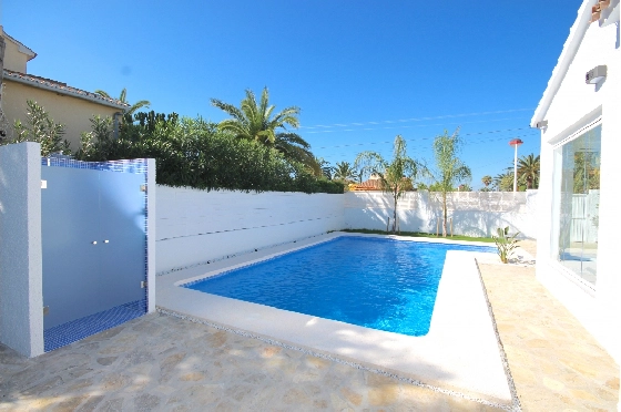Villa in Els Poblets(Ptda. Barranquets) zur Ferienvermietung, Espace de vie 114 m², Baujahr 1986, Zustand gepflegt, + Zentralheizung, Klimaanlage, Terrain 510 m², 3 Chambres &agrave; coucher, 2 Badezimmer, Pool, ref.: T-1118-2