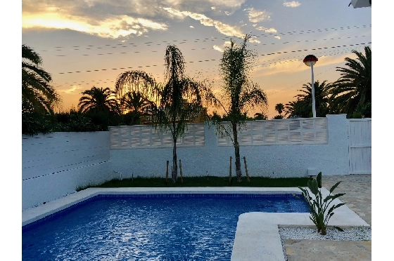 Villa in Els Poblets(Ptda. Barranquets) zur Ferienvermietung, Espace de vie 114 m², Baujahr 1986, Zustand gepflegt, + Zentralheizung, Klimaanlage, Terrain 510 m², 3 Chambres &agrave; coucher, 2 Badezimmer, Pool, ref.: T-1118-8