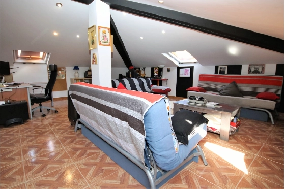 Villa in Els Poblets zu verkaufen, Espace de vie 232 m², Baujahr 1998, + KLIMA, Klimaanlage, Terrain 11310 m², 4 Chambres &agrave; coucher, 2 Badezimmer, Pool, ref.: GC-3119-15