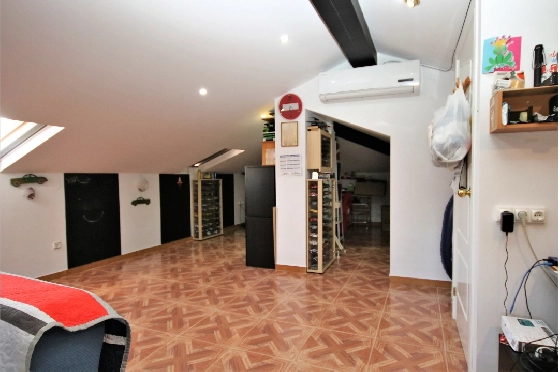 Villa in Els Poblets zu verkaufen, Espace de vie 232 m², Baujahr 1998, + KLIMA, Klimaanlage, Terrain 11310 m², 4 Chambres &agrave; coucher, 2 Badezimmer, Pool, ref.: GC-3119-16
