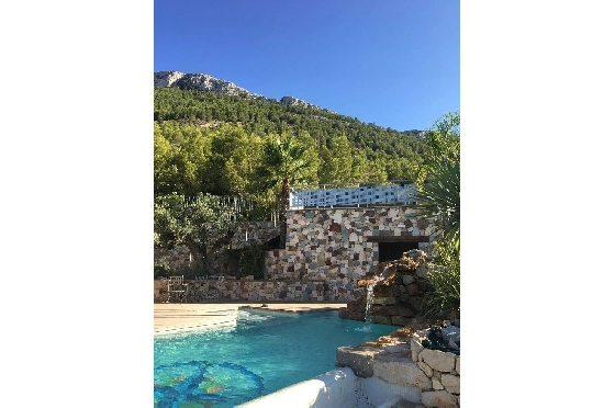 Villa in Denia zu verkaufen, Espace de vie 240 m², Baujahr 2010, Zustand neuwertig, + Zentralheizung, Klimaanlage, Terrain 1000 m², 6 Chambres &agrave; coucher, 3 Badezimmer, Pool, ref.: SC-L0920-13