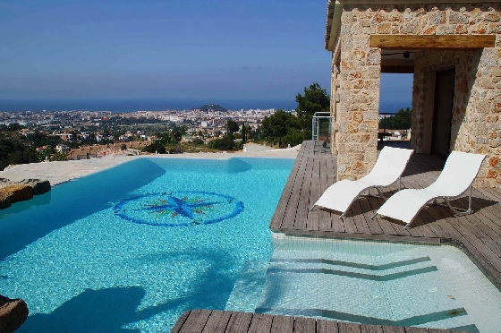 Villa in Denia zu verkaufen, Espace de vie 240 m², Baujahr 2010, Zustand neuwertig, + Zentralheizung, Klimaanlage, Terrain 1000 m², 6 Chambres &agrave; coucher, 3 Badezimmer, Pool, ref.: SC-L0920-17