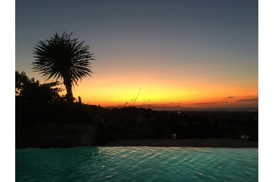 Villa in Denia zu verkaufen, Espace de vie 240 m², Baujahr 2010, Zustand neuwertig, + Zentralheizung, Klimaanlage, Terrain 1000 m², 6 Chambres &agrave; coucher, 3 Badezimmer, Pool, ref.: SC-L0920-20