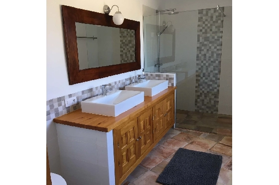Villa in Denia zu verkaufen, Espace de vie 240 m², Baujahr 2010, Zustand neuwertig, + Zentralheizung, Klimaanlage, Terrain 1000 m², 6 Chambres &agrave; coucher, 3 Badezimmer, Pool, ref.: SC-L0920-22