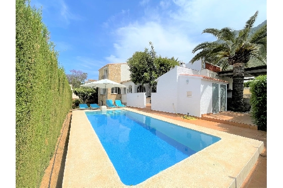 Villa in Denia zur Ferienvermietung, Espace de vie 117 m², Baujahr 1974, Zustand gepflegt, + Zentralheizung, Klimaanlage, Terrain 680 m², 3 Chambres &agrave; coucher, 2 Badezimmer, Pool, ref.: T-0615-1