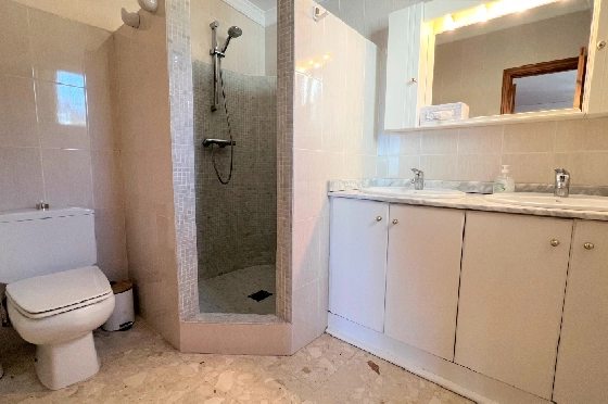 Villa in Denia zur Ferienvermietung, Espace de vie 117 m², Baujahr 1974, Zustand gepflegt, + Zentralheizung, Klimaanlage, Terrain 680 m², 3 Chambres &agrave; coucher, 2 Badezimmer, Pool, ref.: T-0615-15