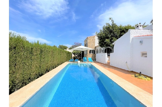 Villa in Denia zur Ferienvermietung, Espace de vie 117 m², Baujahr 1974, Zustand gepflegt, + Zentralheizung, Klimaanlage, Terrain 680 m², 3 Chambres &agrave; coucher, 2 Badezimmer, Pool, ref.: T-0615-2