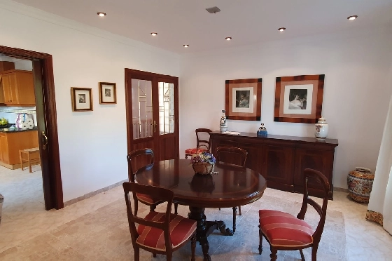 Herrenhaus in Oliva zu verkaufen, Espace de vie 210 m², Baujahr 1995, Zustand gepflegt, + Ofen, Terrain 849 m², 4 Chambres &agrave; coucher, 3 Badezimmer, Pool, ref.: RA-0921-11