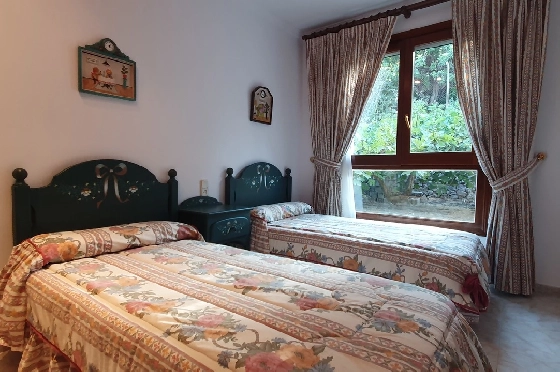 Herrenhaus in Oliva zu verkaufen, Espace de vie 210 m², Baujahr 1995, Zustand gepflegt, + Ofen, Terrain 849 m², 4 Chambres &agrave; coucher, 3 Badezimmer, Pool, ref.: RA-0921-12