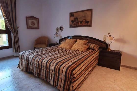 Herrenhaus in Oliva zu verkaufen, Espace de vie 210 m², Baujahr 1995, Zustand gepflegt, + Ofen, Terrain 849 m², 4 Chambres &agrave; coucher, 3 Badezimmer, Pool, ref.: RA-0921-13
