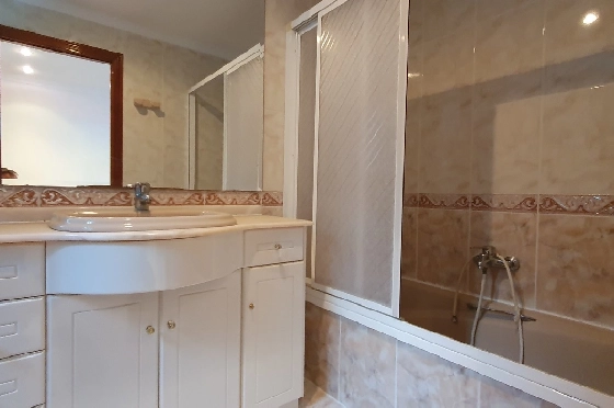 Herrenhaus in Oliva zu verkaufen, Espace de vie 210 m², Baujahr 1995, Zustand gepflegt, + Ofen, Terrain 849 m², 4 Chambres &agrave; coucher, 3 Badezimmer, Pool, ref.: RA-0921-15