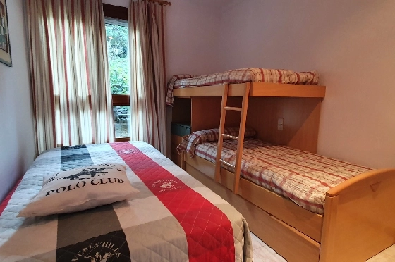 Herrenhaus in Oliva zu verkaufen, Espace de vie 210 m², Baujahr 1995, Zustand gepflegt, + Ofen, Terrain 849 m², 4 Chambres &agrave; coucher, 3 Badezimmer, Pool, ref.: RA-0921-17