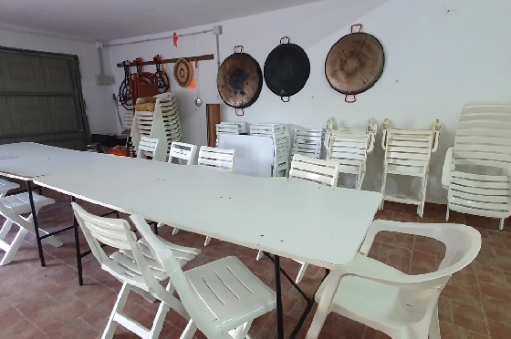 Herrenhaus in Oliva zu verkaufen, Espace de vie 210 m², Baujahr 1995, Zustand gepflegt, + Ofen, Terrain 849 m², 4 Chambres &agrave; coucher, 3 Badezimmer, Pool, ref.: RA-0921-20