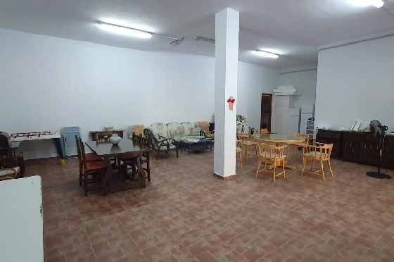 Herrenhaus in Oliva zu verkaufen, Espace de vie 210 m², Baujahr 1995, Zustand gepflegt, + Ofen, Terrain 849 m², 4 Chambres &agrave; coucher, 3 Badezimmer, Pool, ref.: RA-0921-21