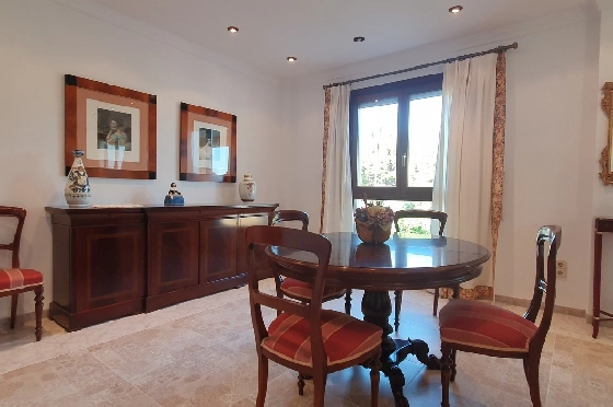 Herrenhaus in Oliva zu verkaufen, Espace de vie 210 m², Baujahr 1995, Zustand gepflegt, + Ofen, Terrain 849 m², 4 Chambres &agrave; coucher, 3 Badezimmer, Pool, ref.: RA-0921-7
