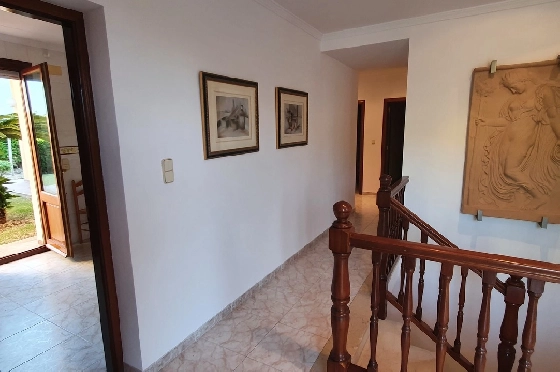 Herrenhaus in Oliva zu verkaufen, Espace de vie 210 m², Baujahr 1995, Zustand gepflegt, + Ofen, Terrain 849 m², 4 Chambres &agrave; coucher, 3 Badezimmer, Pool, ref.: RA-0921-9