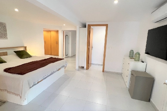 Villa in Denia(Montgo) zur Ferienvermietung, Espace de vie 220 m², Baujahr 1997, Zustand gepflegt, + Zentralheizung, Klimaanlage, Terrain 915 m², 3 Chambres &agrave; coucher, 3 Badezimmer, Pool, ref.: T-0422-23