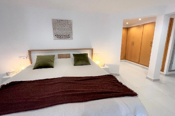 Villa in Denia(Montgo) zur Ferienvermietung, Espace de vie 220 m², Baujahr 1997, Zustand gepflegt, + Zentralheizung, Klimaanlage, Terrain 915 m², 3 Chambres &agrave; coucher, 3 Badezimmer, Pool, ref.: T-0422-24