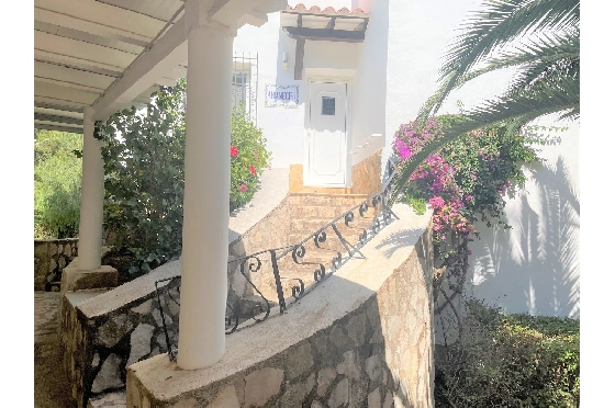 Villa in Denia(Montgo) zur Ferienvermietung, Espace de vie 220 m², Baujahr 1997, Zustand gepflegt, + Zentralheizung, Klimaanlage, Terrain 915 m², 3 Chambres &agrave; coucher, 3 Badezimmer, Pool, ref.: T-0422-27