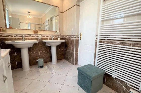 Villa in Denia(Les Galeretes) zur Ferienvermietung, Espace de vie 215 m², Baujahr 1980, Zustand gepflegt, + Zentralheizung, Klimaanlage, Terrain 800 m², 3 Chambres &agrave; coucher, 2 Badezimmer, Pool, ref.: T-0822-19