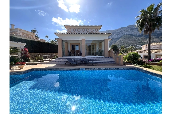 Villa in Denia zur Ferienvermietung, Espace de vie 133 m², Baujahr 1999, Zustand gepflegt, + Fussbodenheizung, Klimaanlage, Terrain 585 m², 3 Chambres &agrave; coucher, 3 Badezimmer, Pool, ref.: T-1023-1