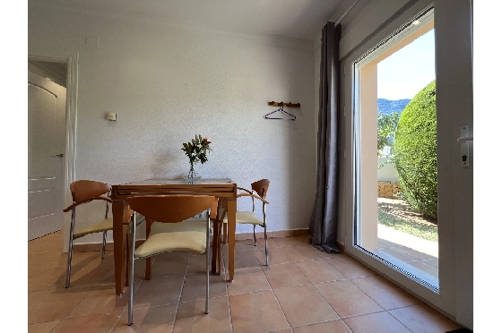 Villa in Denia zur Ferienvermietung, Espace de vie 133 m², Baujahr 1999, Zustand gepflegt, + Fussbodenheizung, Klimaanlage, Terrain 585 m², 3 Chambres &agrave; coucher, 3 Badezimmer, Pool, ref.: T-1023-11