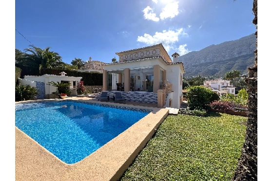 Villa in Denia zur Ferienvermietung, Espace de vie 133 m², Baujahr 1999, Zustand gepflegt, + Fussbodenheizung, Klimaanlage, Terrain 585 m², 3 Chambres &agrave; coucher, 3 Badezimmer, Pool, ref.: T-1023-2