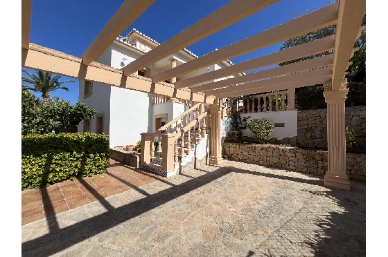 Villa in Denia zur Ferienvermietung, Espace de vie 133 m², Baujahr 1999, Zustand gepflegt, + Fussbodenheizung, Klimaanlage, Terrain 585 m², 3 Chambres &agrave; coucher, 3 Badezimmer, Pool, ref.: T-1023-21