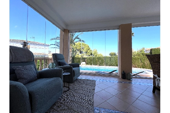 Villa in Denia zur Ferienvermietung, Espace de vie 133 m², Baujahr 1999, Zustand gepflegt, + Fussbodenheizung, Klimaanlage, Terrain 585 m², 3 Chambres &agrave; coucher, 3 Badezimmer, Pool, ref.: T-1023-5