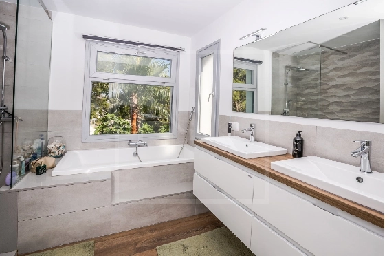 Villa in Moraira(Pla del Mar) zu verkaufen, Espace de vie 283 m², Baujahr 1975, Klimaanlage, Terrain 840 m², 4 Chambres &agrave; coucher, 4 Badezimmer, Pool, ref.: NL-NLD1475-19
