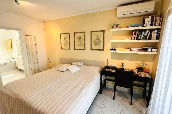 Villa in Denia(Marquesa 6) zu verkaufen, Espace de vie 227 m², Baujahr 1995, Zustand modernisiert, + Zentralheizung, Klimaanlage, Terrain 913 m², 3 Chambres &agrave; coucher, 2 Badezimmer, Pool, ref.: AS-2423-30