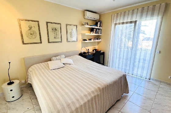 Villa in Denia(Marquesa 6) zu verkaufen, Espace de vie 227 m², Baujahr 1995, Zustand modernisiert, + Zentralheizung, Klimaanlage, Terrain 913 m², 3 Chambres &agrave; coucher, 2 Badezimmer, Pool, ref.: AS-2423-31