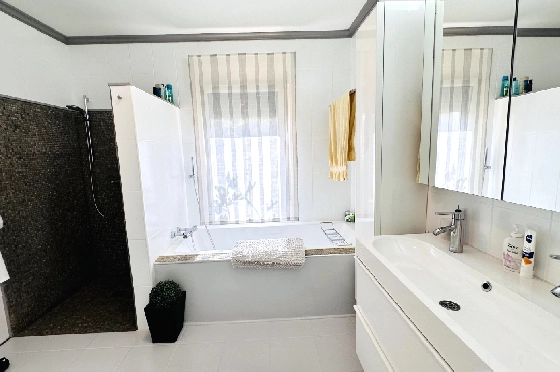 Villa in Denia(Marquesa 6) zu verkaufen, Espace de vie 227 m², Baujahr 1995, Zustand modernisiert, + Zentralheizung, Klimaanlage, Terrain 913 m², 3 Chambres &agrave; coucher, 2 Badezimmer, Pool, ref.: AS-2423-32