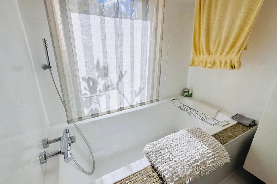 Villa in Denia(Marquesa 6) zu verkaufen, Espace de vie 227 m², Baujahr 1995, Zustand modernisiert, + Zentralheizung, Klimaanlage, Terrain 913 m², 3 Chambres &agrave; coucher, 2 Badezimmer, Pool, ref.: AS-2423-33
