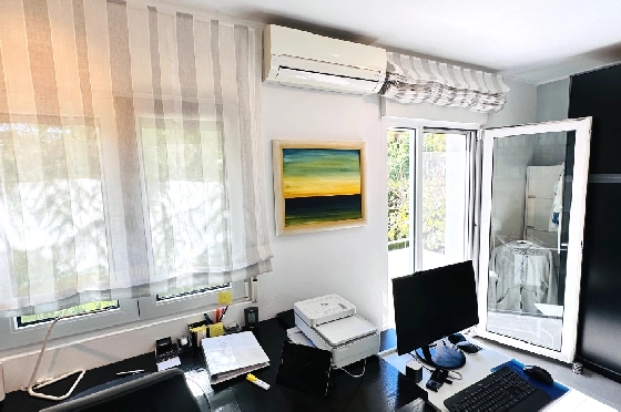 Villa in Denia(Marquesa 6) zu verkaufen, Espace de vie 227 m², Baujahr 1995, Zustand modernisiert, + Zentralheizung, Klimaanlage, Terrain 913 m², 3 Chambres &agrave; coucher, 2 Badezimmer, Pool, ref.: AS-2423-35