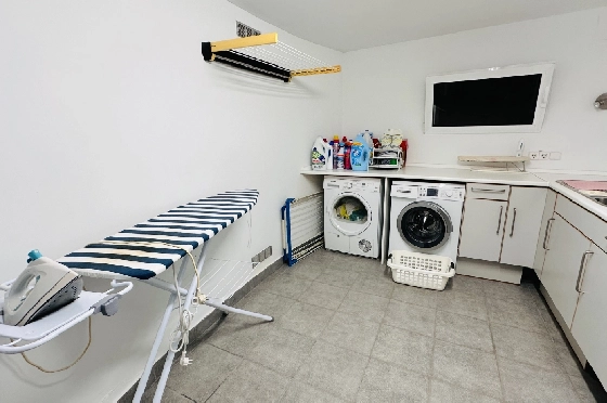 Villa in Denia(Marquesa 6) zu verkaufen, Espace de vie 227 m², Baujahr 1995, Zustand modernisiert, + Zentralheizung, Klimaanlage, Terrain 913 m², 3 Chambres &agrave; coucher, 2 Badezimmer, Pool, ref.: AS-2423-54