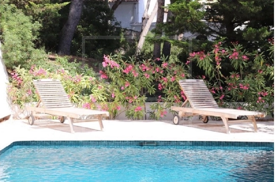 Villa in Moraira zu verkaufen, Espace de vie 357 m², Klimaanlage, Terrain 804 m², 4 Chambres &agrave; coucher, 4 Badezimmer, Pool, ref.: NL-NL1426-3