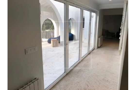 Villa in Moraira zu verkaufen, Espace de vie 357 m², Klimaanlage, Terrain 804 m², 4 Chambres &agrave; coucher, 4 Badezimmer, Pool, ref.: NL-NL1426-9